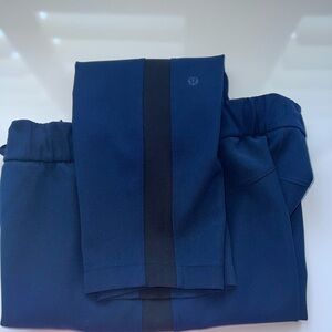 lululemon Women’s (6) Tuxedo Navy Blue & Black Straight Leg Joggers